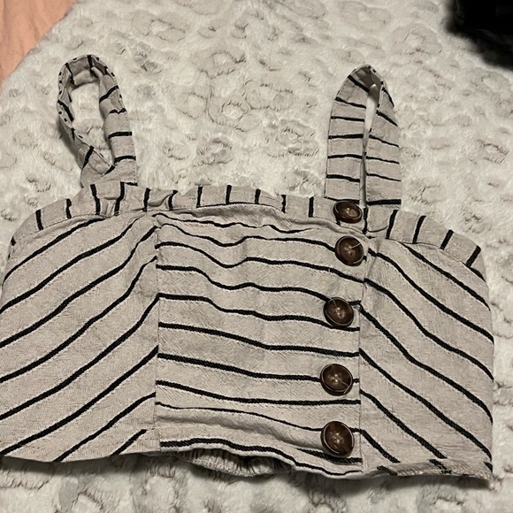 Super cute crop top - Picture 1 of 3